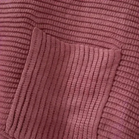 Causal Crop Top - Picture 4 of 4